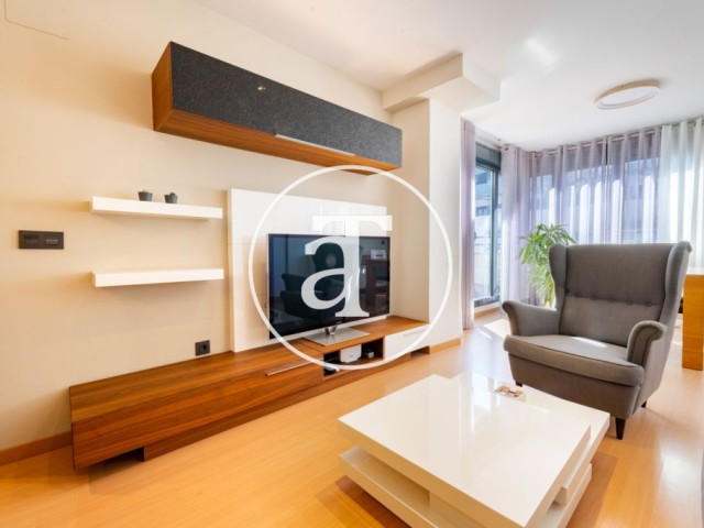 Ático de alquiler temporal de 2 habitaciones, 2 baños, terraza, piscina y parking en Hortaleza