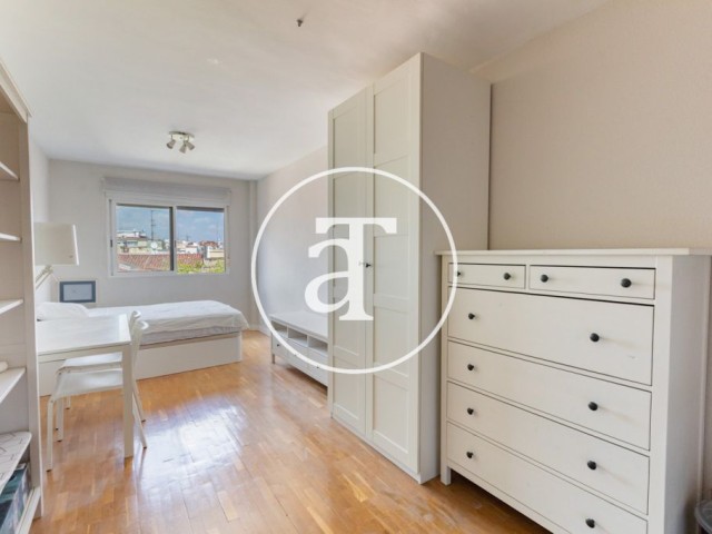 Studio meublé à louer temporairement avec 1 chambre et 1 salle de bain en centre-ville, à proximité de la Calle Fuencarral.
